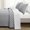 Full/Queen Size 3-Piece Reversible Cotton Yarn Woven Quilt Set in Grey and White